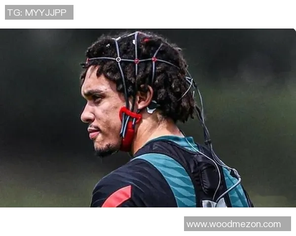 戴头套的足球明星们如何在赛场上展现风采与个性